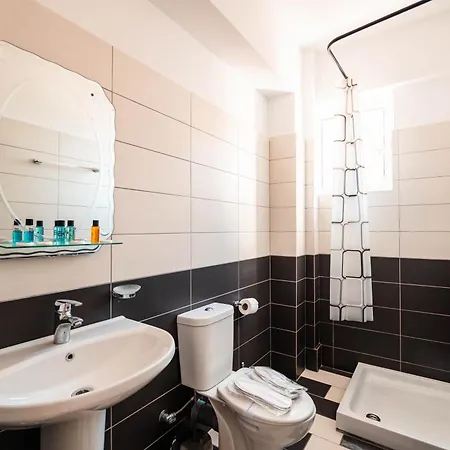 Alnes Hotel Sarandë