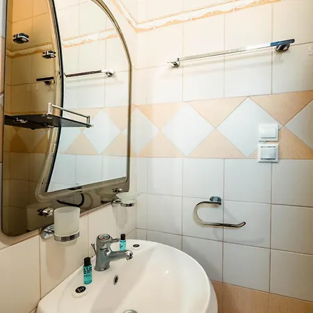 Alnes Hotel Sarandë