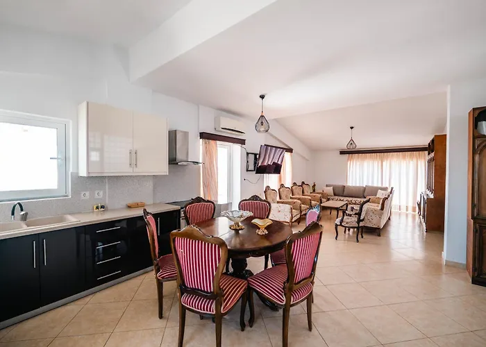 Alnes Hotel Sarandë